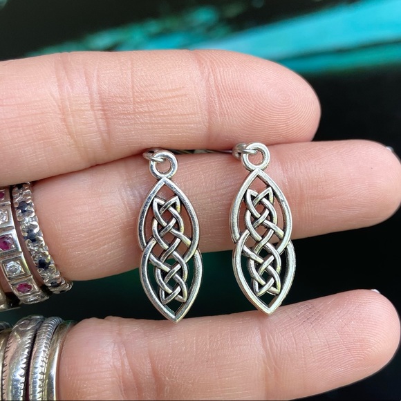 🔴 SALE ! red dot items are 2 for $25 . Bundle more than 3 and its $10 each 🙂 - Picture 3 of 9